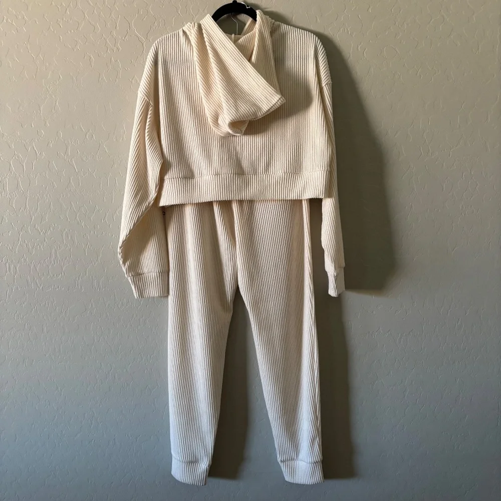 ALO Muse Jogger M and Sweater Hoodie S Creme Ivory Set New with Tags - Picture 4 of 11